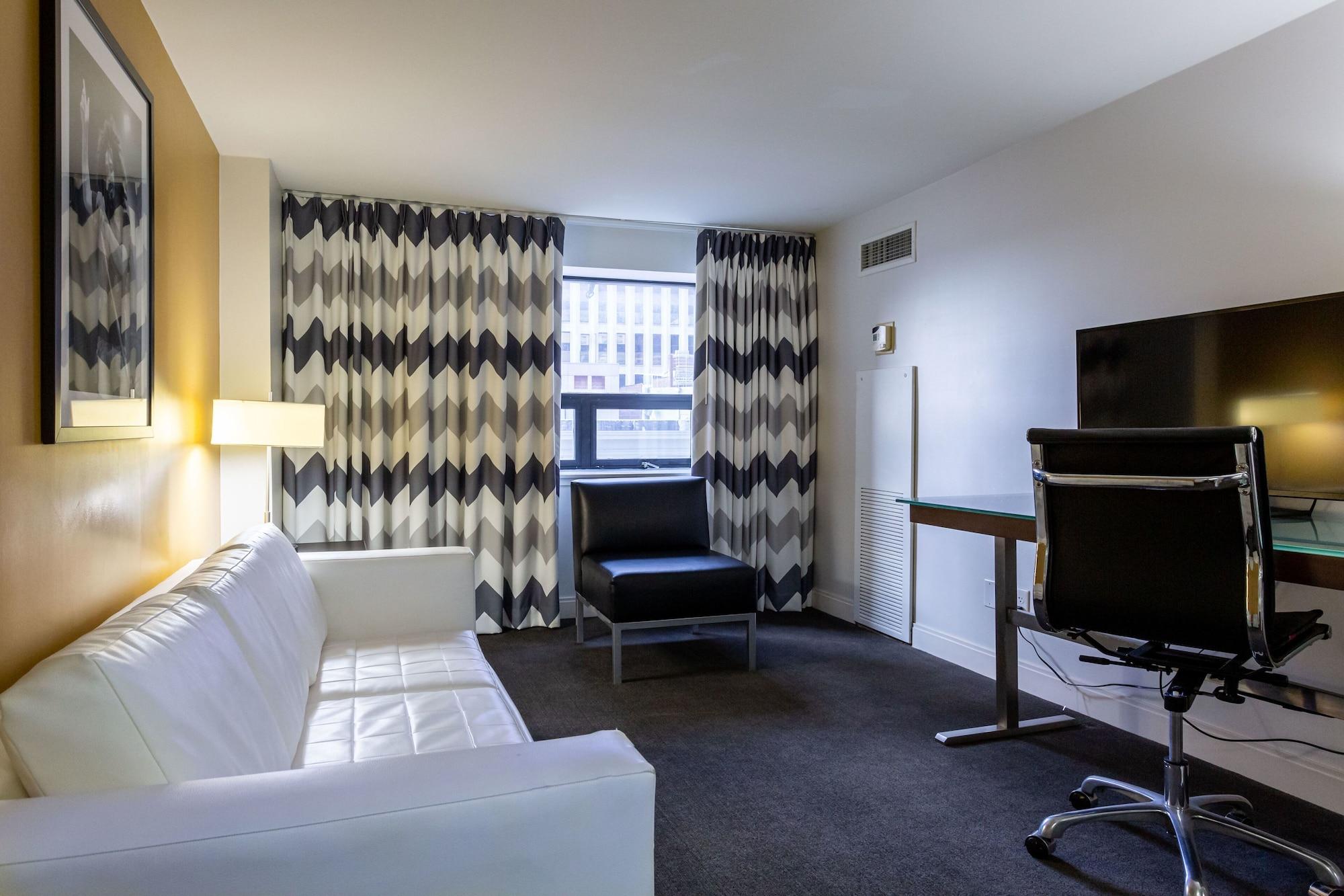 Comfort Inn & Suites Baltimore Inner Harbor Exterior photo