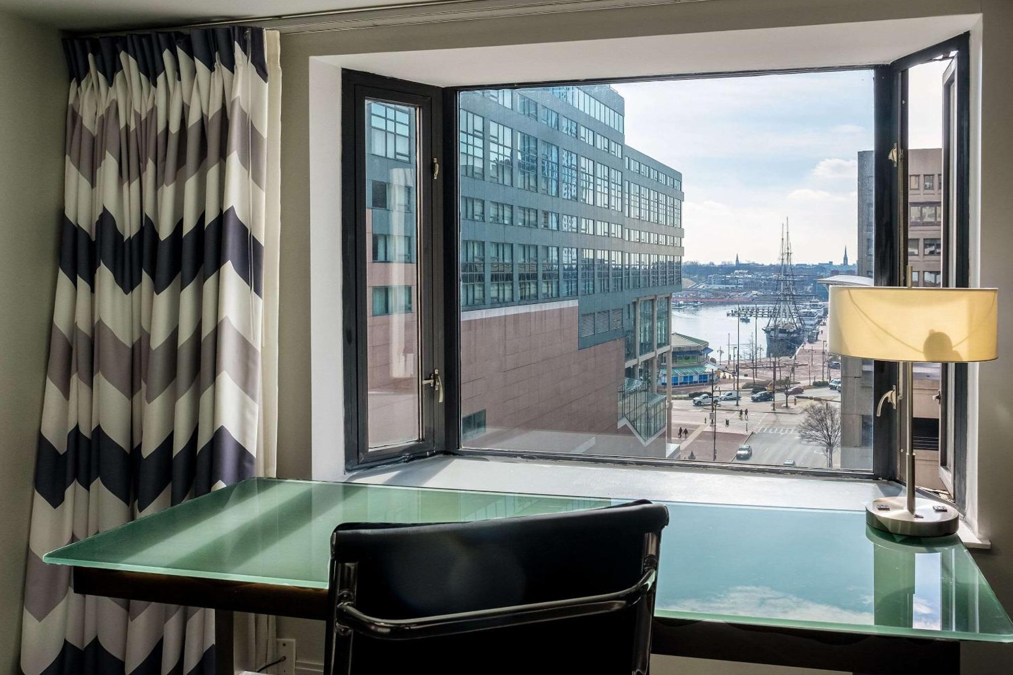 Comfort Inn & Suites Baltimore Inner Harbor Exterior photo